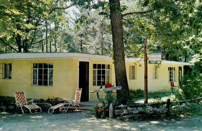 Hobby Crest Resort - Vintage Postcard